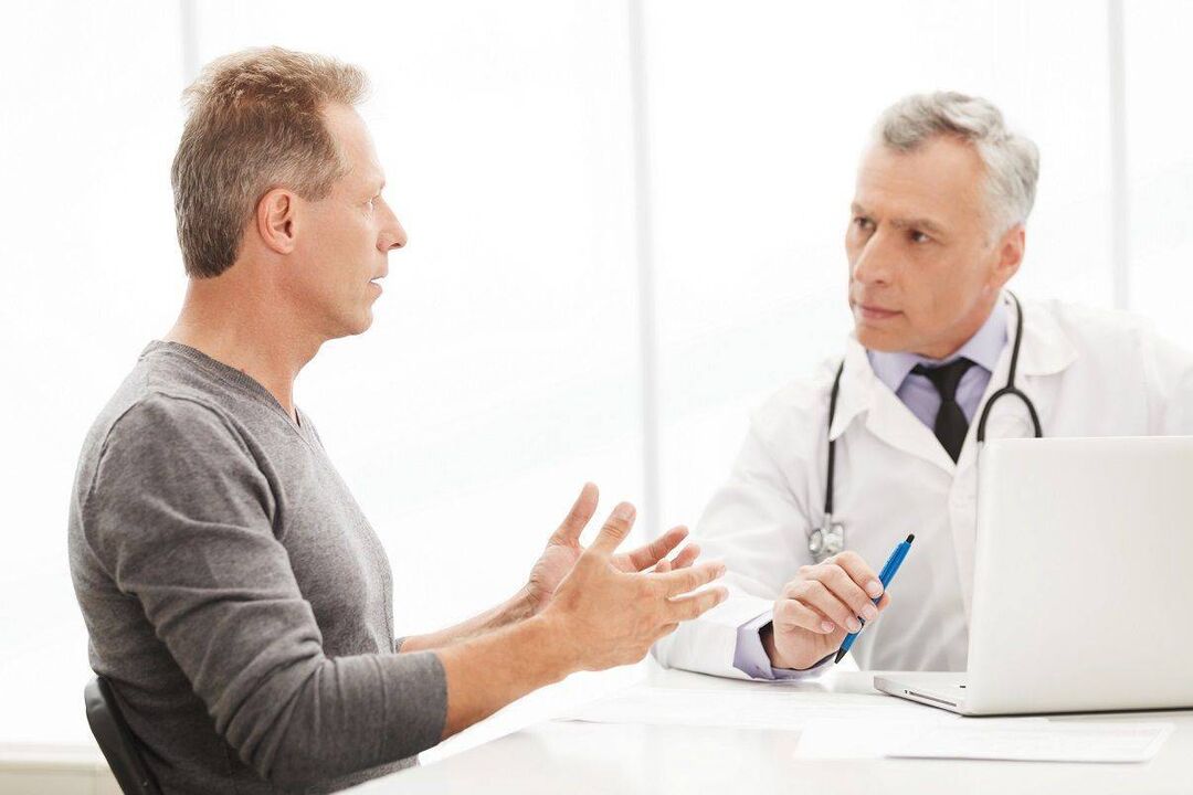 Einen Arzt wegen Symptomen einer Prostatitis aufsuchen