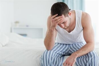 Starkes Unwohlsein ist eines der Symptome einer akuten Prostatitis